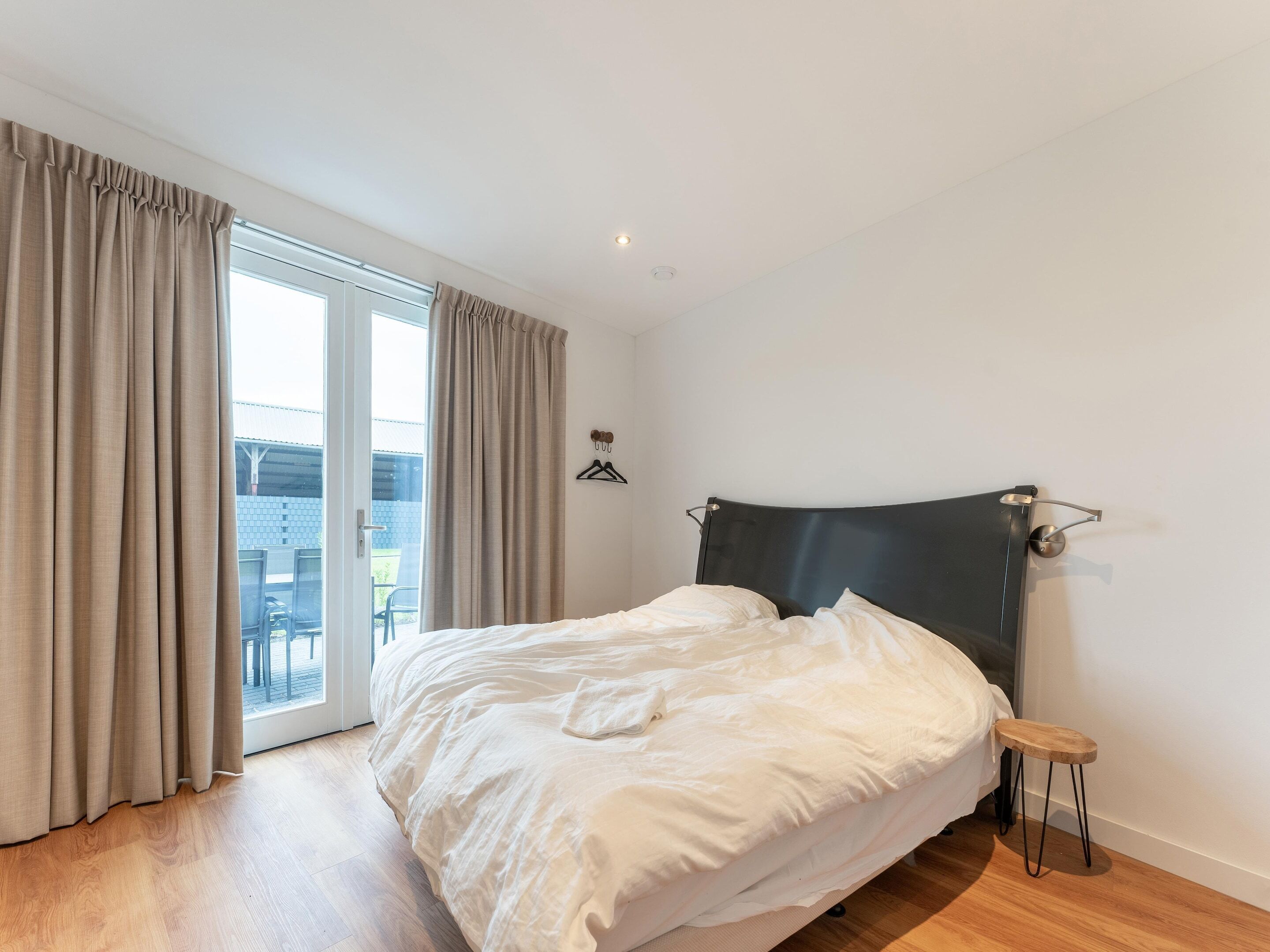 House | 3 bedrooms, individually furnished, bed sheets