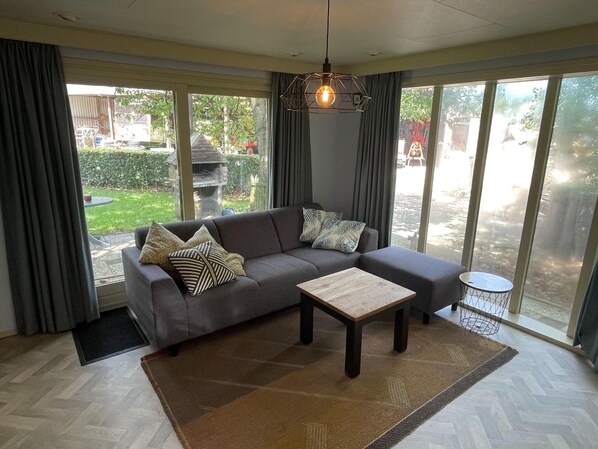 Living area - Uden Chalet With Scenic Terrace (Uden)