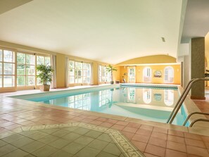 Villa | Pool | Indoor pool, outdoor pool - Beautiful Villa in Drunen With Private Heated Pool (Drunen)