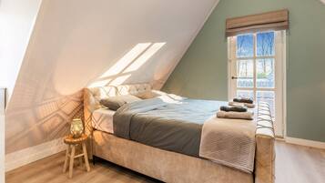5 bedrooms, individually furnished