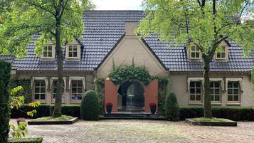 Villa | Exterior