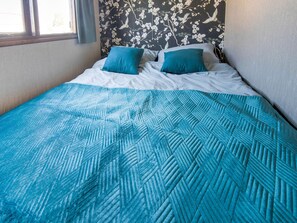 Chalet | 3 bedrooms, individually furnished, bed sheets