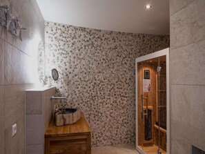 Bathroom - Modern Retreat With Private Sauna (Scherpenisse)