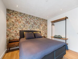 House | 1 bedroom, individually furnished, bed sheets - Holiday Home in Kaatsheuvel With hot tub (Kaatsheuvel)