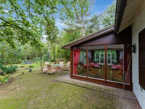 House | Balcony - Beautiful Holiday Home in Baarle-nassau With Garden (Baarle-Nassau)