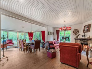 House | Dining - Beautiful Holiday Home in Baarle-nassau With Garden (Baarle-Nassau)