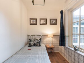 House | 5 bedrooms, individually furnished, bed sheets - Beautiful Holiday Home in Baarle-nassau With Garden (Baarle-Nassau)