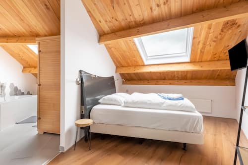 House | 2 bedrooms, individually furnished, bed sheets