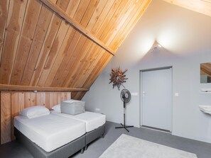 5 bedrooms, individually furnished, bed sheets - Farmhouse in Elsendorp With Garden (Elsendorp)