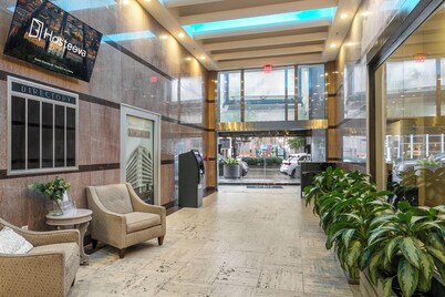  Spacious Modern Condo near French Quarter