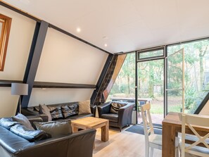 House | Living room - Woodland Bungalow w/ BBQ (Stramproy)