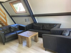 House | Living room - Woodland Bungalow w/ BBQ (Stramproy)