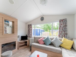 House | Living room - Relaxing Holiday Chalet by the Water in Grou (Grou)