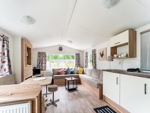 House | Living room - Relaxing Holiday Chalet by the Water in Grou (Grou)