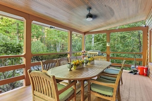 Outdoor dining - Sleeps 28, 2 Cabins, 10BR/8BA, Hot Tub, Game Room, Firepit, King Beds, Helen, GA (Sautee Nacoochee)
