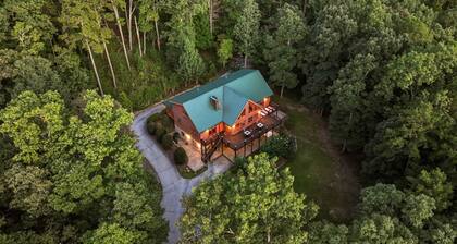 Peacock Parc Mountain Lodge Creekside Cabin
