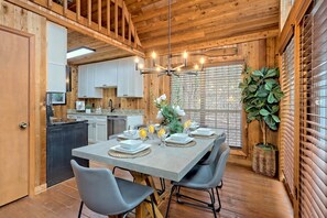 Dining - Sleeps 28, 2 Cabins, 10BR/8BA, Hot Tub, Game Room, Firepit, King Beds, Helen, GA (Sautee Nacoochee)