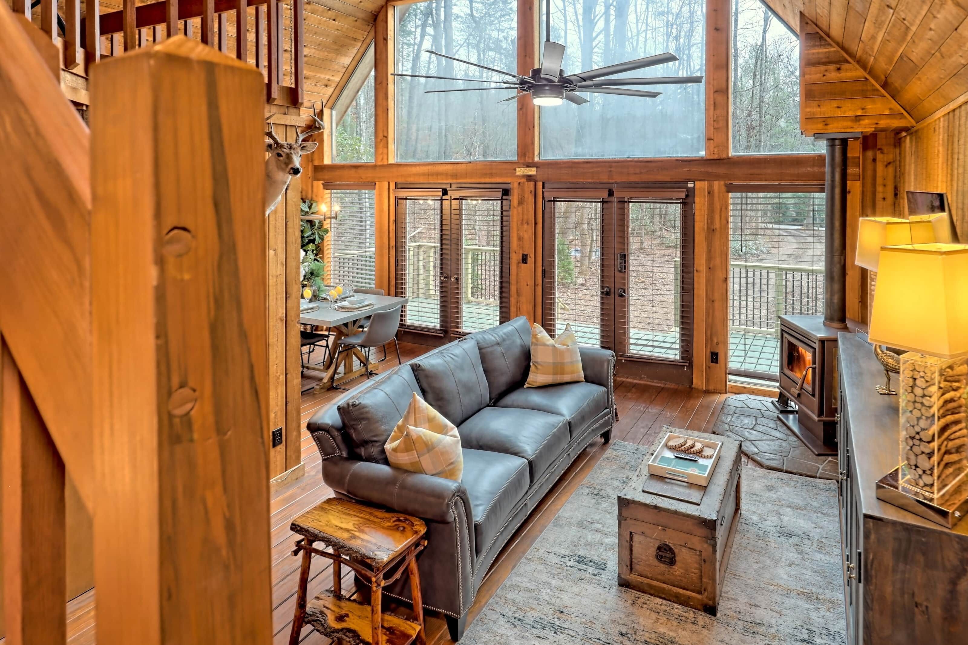 Smart-TV, Kamin, Tischfußball, Tischtennisplatte