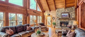 Sleeps 28, 2 Cabins, 10BR/8BA, Hot Tub, Game Room, Firepit, King Beds, Helen, GA