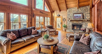 Sleeps 28, 2 Cabins, 10BR/8BA, Hot Tub, Game Room, Firepit, King Beds, Helen, GA