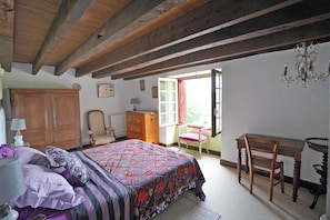4 habitaciones, tabla de planchar con plancha y wifi gratis 