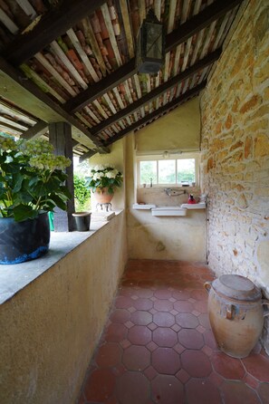 Interior - Authentic 18th c Farmhouse with heated pool (and fiber optic WIFI) (Saint-Germain-des-Prés)