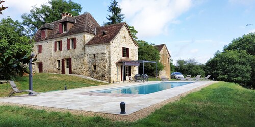 Authentic 18th c Farmhouse  with heated pool (and fiber optic WIFI)