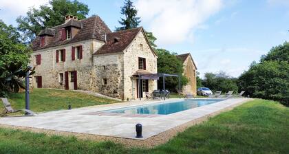 Authentic 18th c Farmhouse with heated pool (and fiber optic WIFI)