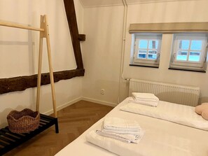 Cottage | 2 bedrooms, individually furnished, bed sheets