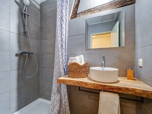 Cottage | Bathroom