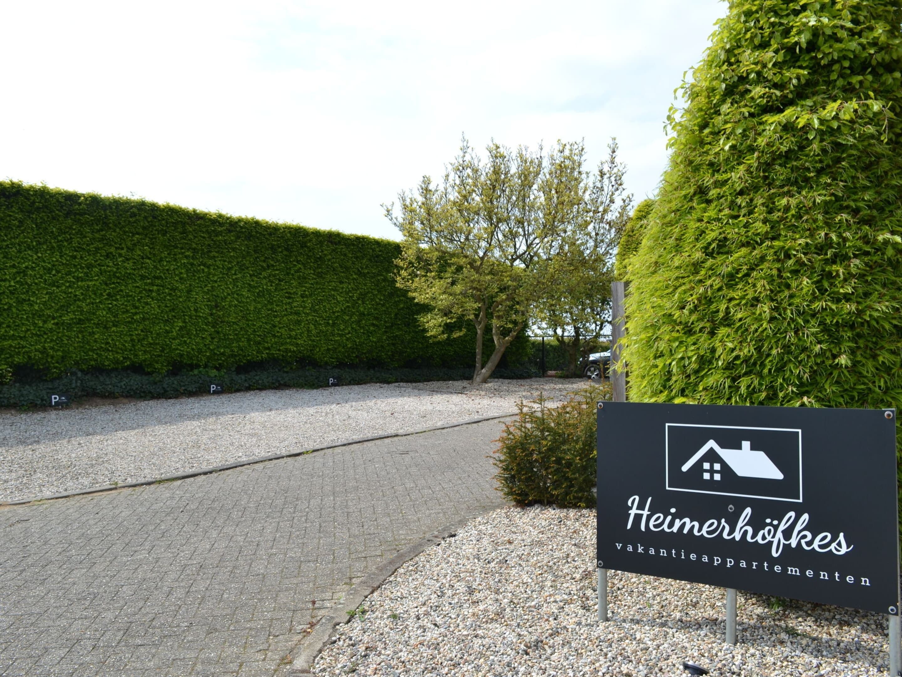 A sign for Heimerhöfkes, indicating it is a vacation apartment complex.