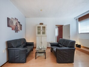 Bungalow | Living room - Bungalow in Landgraaf With Terrace (Landgraaf)