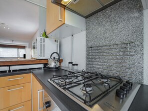 Bungalow | Private kitchen | Electric kettle - Bungalow in Landgraaf With Terrace (Landgraaf)