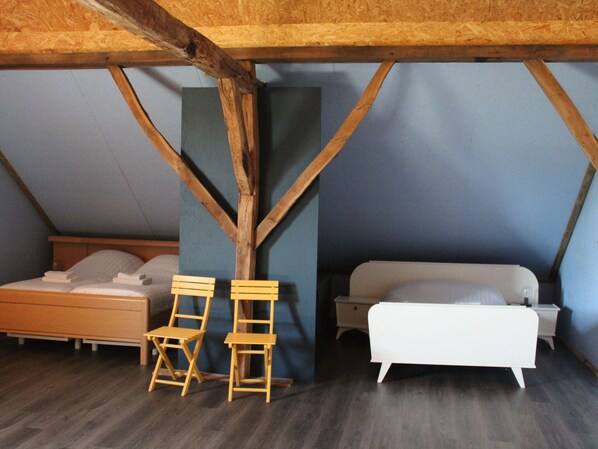 House | 3 bedrooms, bed sheets - Farmhouse in De Heurne With Animal Farm (De Heurne)