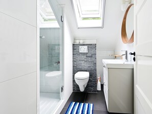 House | Bathroom - Holiday Home in Reutum With Pond and Trails (Reutum)