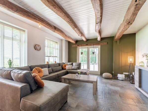 House | Living room - Farmhouse in the Achterhoek With hot tub and Beach Volleyball (Megchelen)