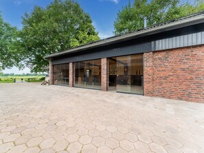 House | Exterior - Farmhouse in the Achterhoek With hot tub and Beach Volleyball (Megchelen)