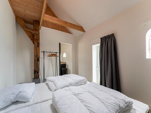 House | 5 bedrooms, individually furnished, bed sheets - Attractive Holiday Home in Voorst With Garden (Voorst)