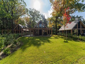 House | Garden - Holiday Home in Lochem With Garden View (Lochem)