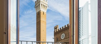 The Balcony Suite -Piazza del Campo View