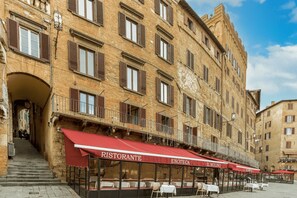 Front of property - The Balcony Suite -Piazza del Campo View (Siena)