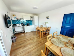 Dining - Traditional house with one bedroom apartment/ fireplace and porch. (Jurilovca)