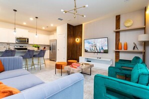 TV - Heroes and Princess Brand New 5 bedrooms with private pool at Windsor Island Resort! (Davenport)