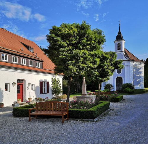 Gutshof-Ferienwohnung in Seenähe