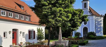 Manor vacation apartment near the lake