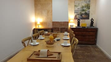 Free daily local cuisine breakfast