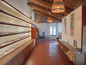 Decoración personalizada, muebles diferentes y escritorio