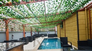 Outdoor pool - The Bermondsey apartments (Lekki)