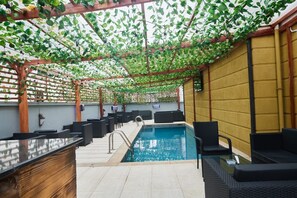 Outdoor pool - The Bermondsey apartments (Lekki)