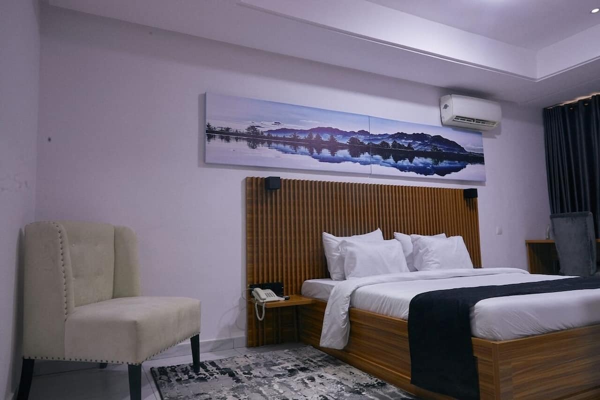 Quarto clássico | Individualmente mobiliados, cortinas blackout, quartos à prova de som